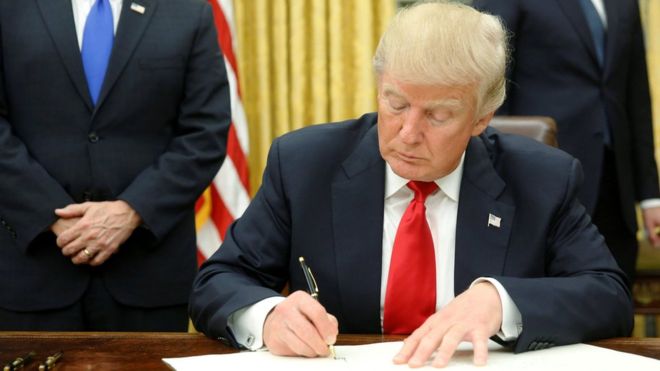 Weiße Haus : Trump hat vor die finale Version der neuen Sanktionen zu&nbsp;unterzeichnen.
