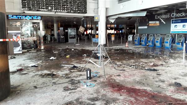160330-zaventem-airport-aftermath-03_2bdb5e4b4cbffb86da3b3b88fb8274e2.nbcnews-ux-600-480