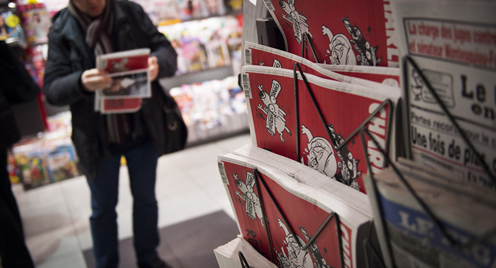 Charlie Hebdo bildet ertrinkende Texaner als Nazis ab..“ Gott existiert“