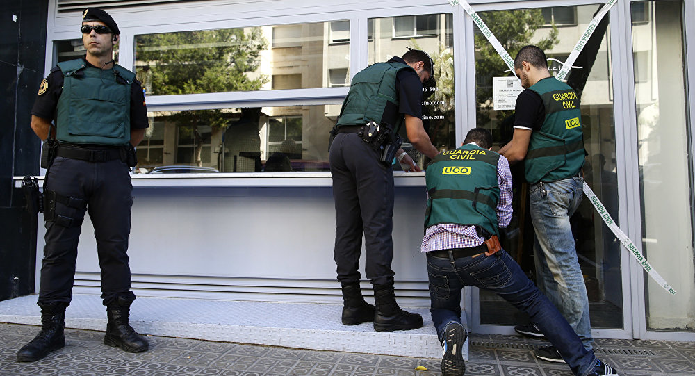 Spanische Zivilgarde stürmt Wahllokal in Barcelona