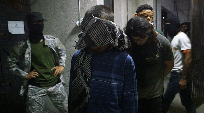 LiveLeak-dot-com-ced_1511882732-PRISONERS_1511882886