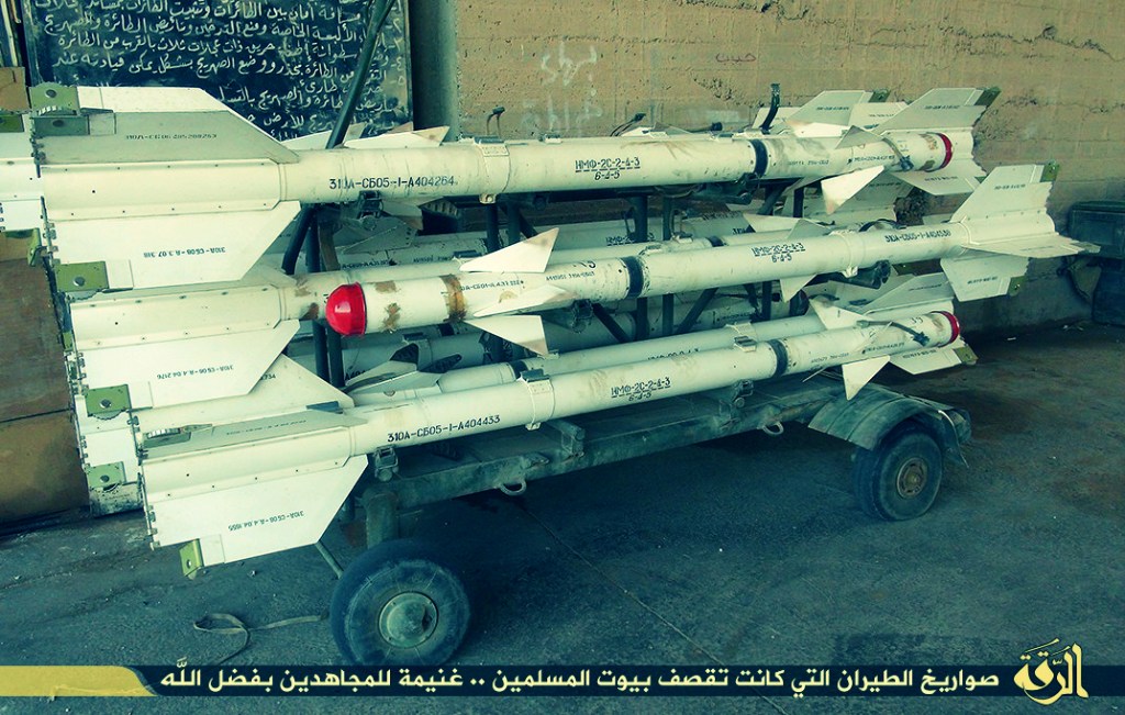 Syrische Armee erbeutet Dutzende Luft-Luft-Raketen von der ISIS in Hama. (Video /&nbsp;Fotos)