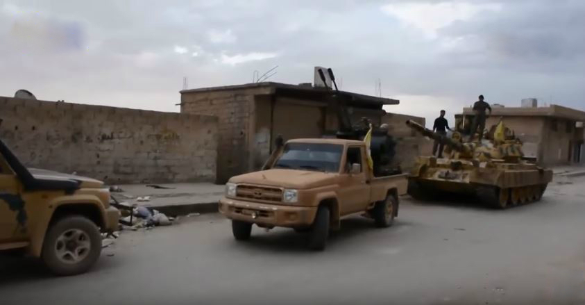 Einwohner der SDF besetzten Städte fordern Rückkehr der SAA, um Rechtsstaatlichkeit wiederherzustellen