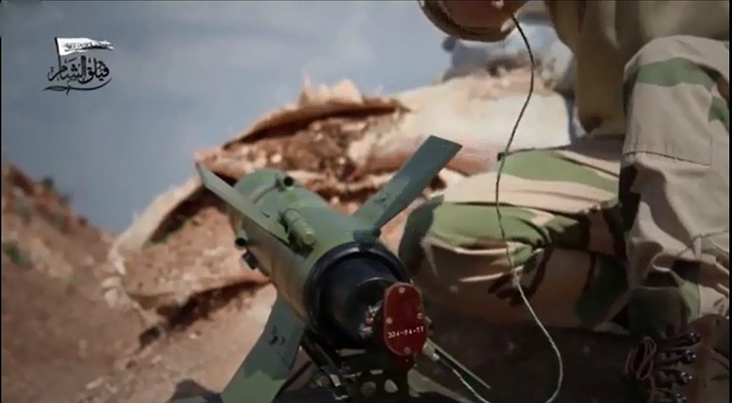 Video: Al-Qaida Terroristen greifen Stellungen der SAA, mit Lenkflugkörper(LFK) an