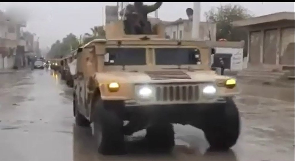 Video: SDF paradieren mit frischer Ladung&nbsp;US-Humvees
