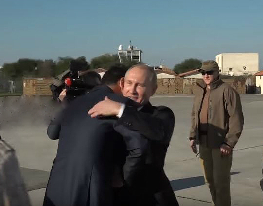 Video: Überraschender Putin Besuch auf Russischer Militärbasis in&nbsp;Syrien