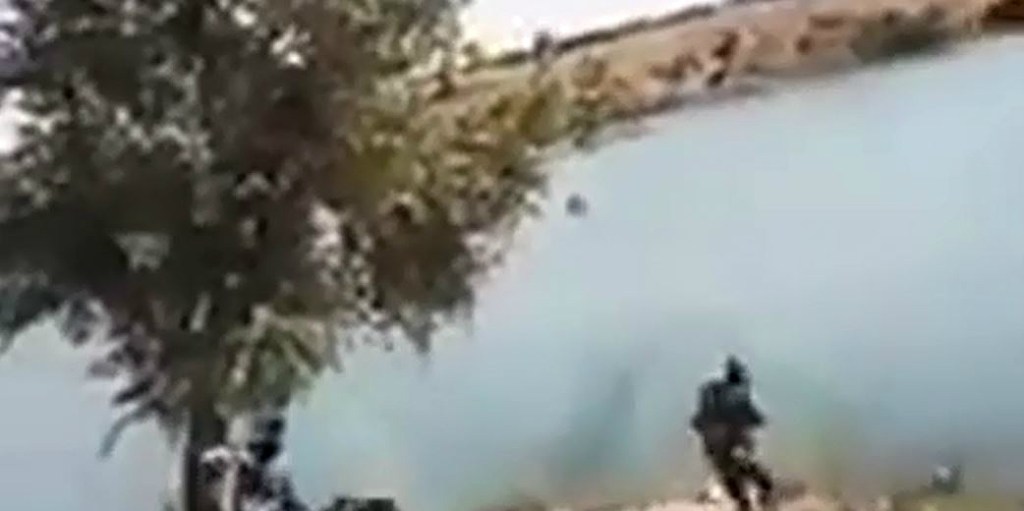 Video: ISIS-Selbstmordattentäter tauchend im Wasser&nbsp;gestellt