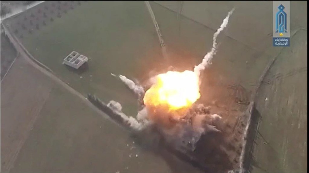 Video: Selbstmordfahrzeug-Angriff der Al-Qaida auf Stellung der Syrischen Armee in&nbsp;Idlib