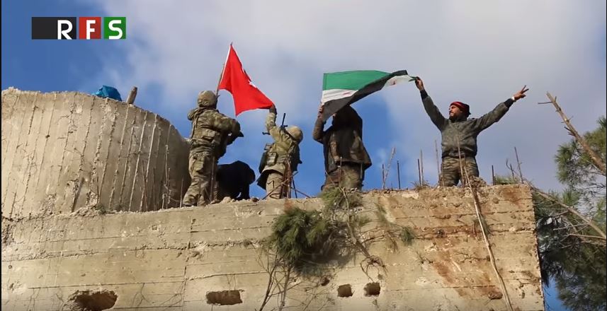 Videos: Türkisch gestützte FSA-Jihadisten nehmen strategischen Berg Bursaya, in Nord-Syrien&nbsp;ein.