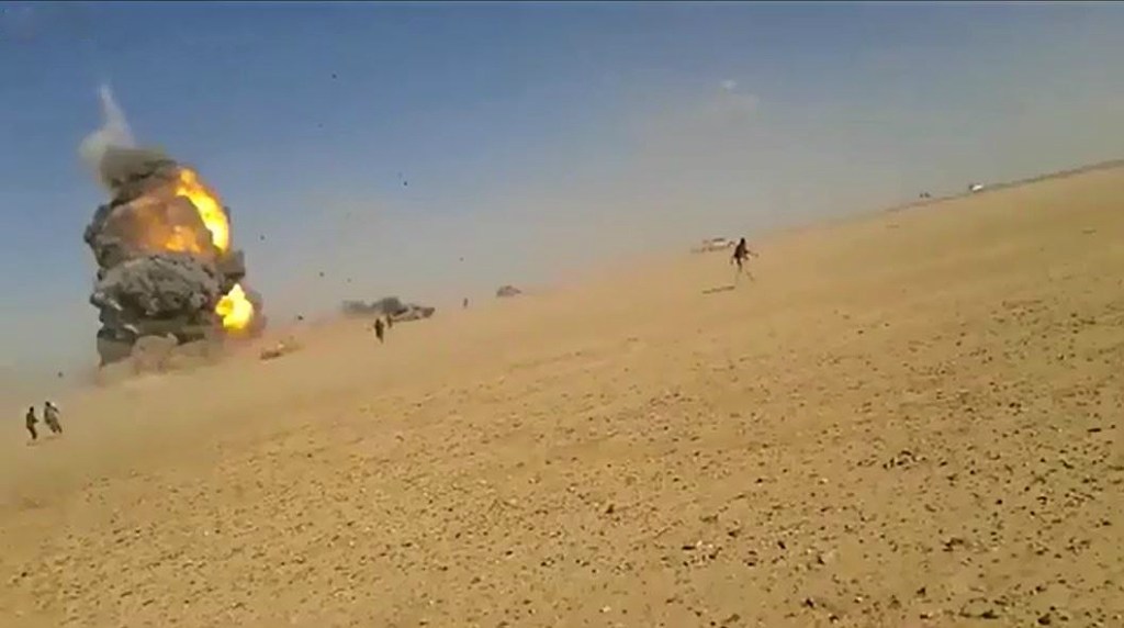 Video: Selbstmordfahrzeug (VBIED) explodiert mitten im Gefecht in&nbsp;Syrien
