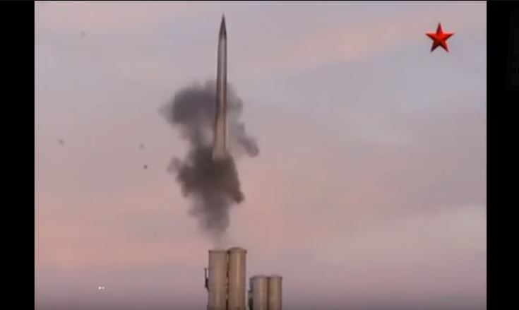 Video: Weitere Einheiten des S-400 Luftabwehrsystems treffen in Syrien&nbsp;ein