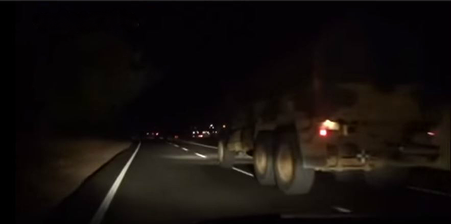 Videos: Türkischer Militärkonvoi trifft im Al-Qaida Gebiet in Süd-Aleppo ein, um Beobachtungsposten zu&nbsp;errichten