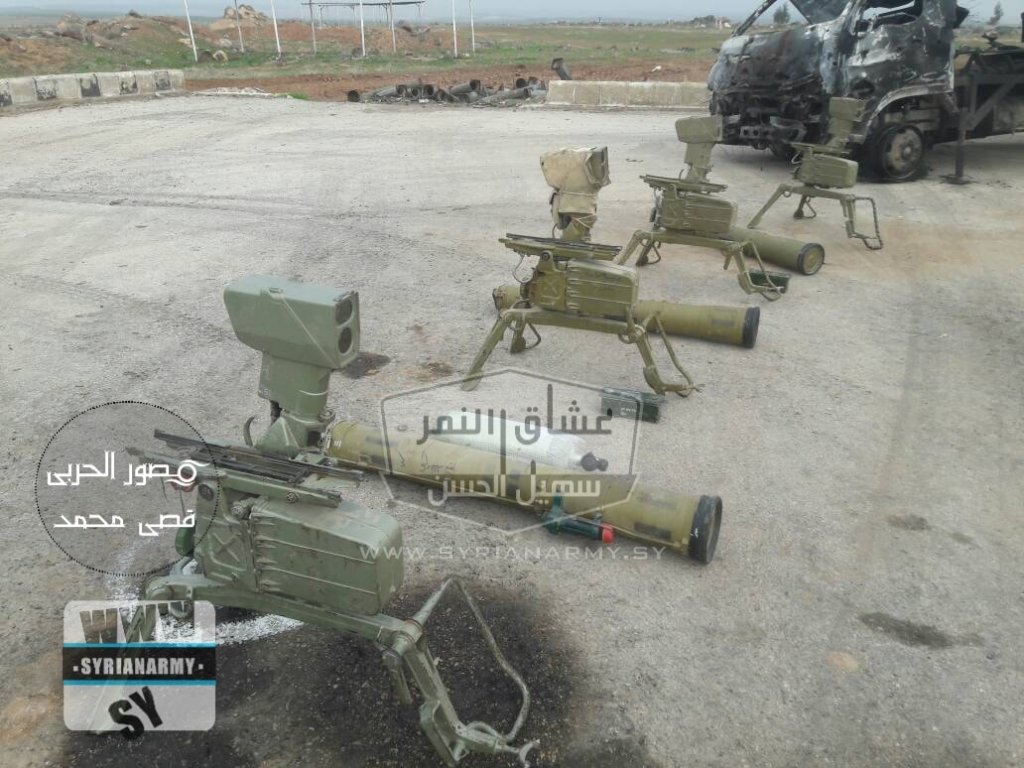 Fotos: Syrische Armee entdeckt immenses ISIS-Waffenarsenal im Nordosten von Hama, inklusive US-Panzerabwehrlenkwaffen