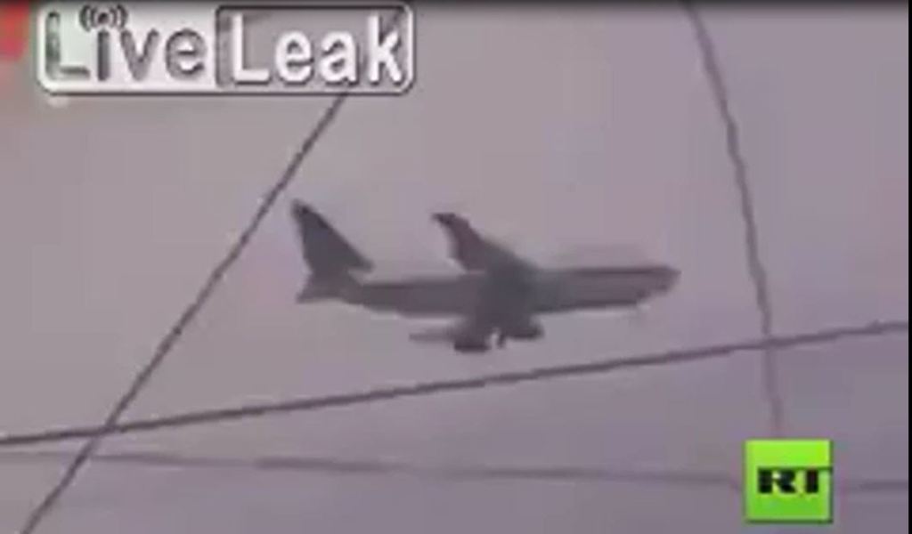 Video: Terroristen in Ost-Ghouta nehmen Passagierflugzeug über Damaskus unter Beschuss&nbsp;(2013)