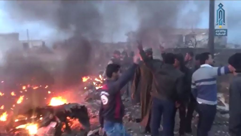 Videos: Russischer Luftschlag eliminiert 30 Terroristen nach Abschuss der SU-25-Russland ermittelt Herkunft der MANPAD, während Al-Qaida den Abschuss&nbsp;zelebriert