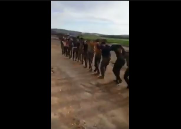 Videos: FSA-Terroristen fallen während Plünderungen in Afrin übereinander&nbsp;her