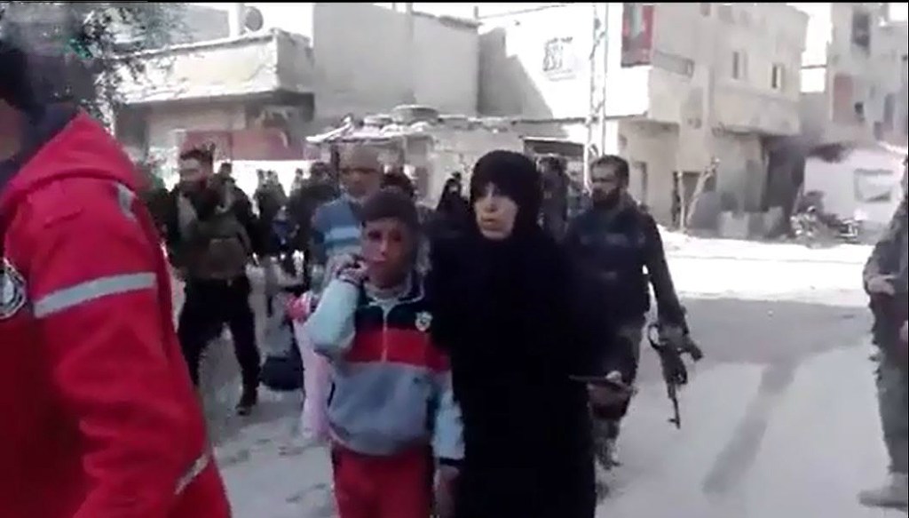 Video: Jaish al Islam gestattet ersten Zivilisten Douma in Ost-Ghouta zu&nbsp;verlassen