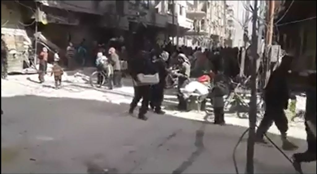 Video: Nachdem Jaish al-Islam Douma verlässt, stürmen Einwohner Lagerhäuser in denen Terroristen Nahrungsmittel und Medizin&nbsp;horteten