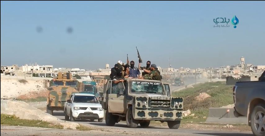 In Videos: Türkischer Militärkonvoi trifft in Begleitung von Al-Qaida Ableger Ahrar al-Sham, im Norden Hamas&nbsp;ein