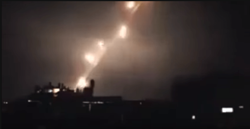 Video: Einwohner von Damaskus zelebrieren auf den Dächern ihrer Stadt, die&nbsp;Luftabwehr