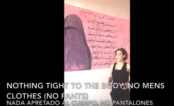 Video: Carla Ortiz besucht Ost-Aleppo und zerlegt die westliche Propaganda, über die White Helmets und „moderate Rebellen“.