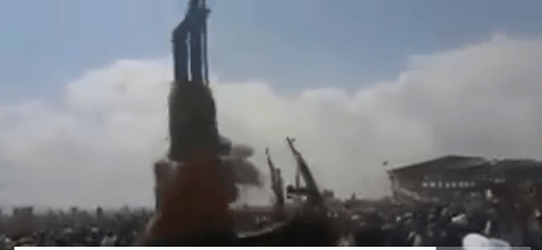 Video: Saudische Kampfjets bombardieren Prozession im Jemen, die Jemeniten zeigen sich unbeeindruckt, und demonstrieren ihre&nbsp;Tapferkeit