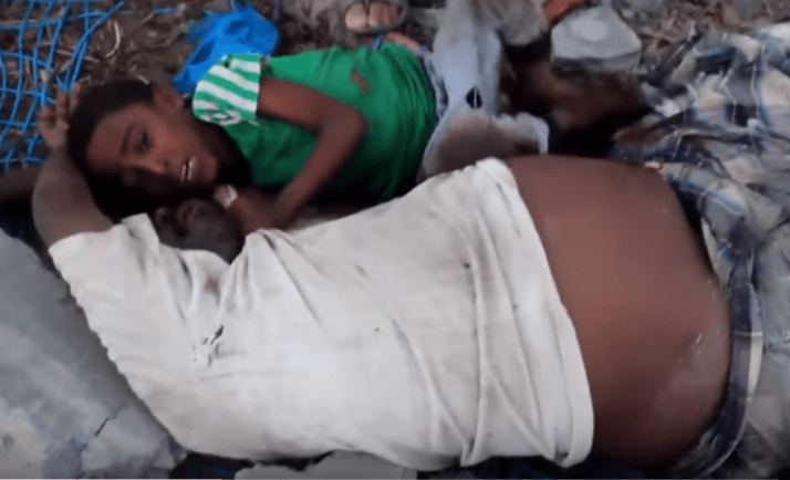 Videos:  Nach saudischen Luftschlägen auf eine Hochzeit im Jemen, klammert sich ein Junge an seinen getöteten Vater-Der Westen&nbsp;schweigt!