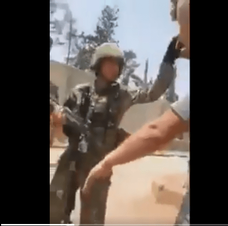 Video: Türkische Soldaten eröffnen das Feuer um Anti-Jihadisten Proteste im syrischen Al-Bab zu&nbsp;verhindern