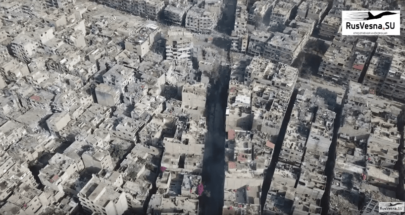 Video: Drohnen-Aufnahmen von dem gesamten Gebiet in Süd-Damaskus, das von der ISIS besetzt&nbsp;wird.