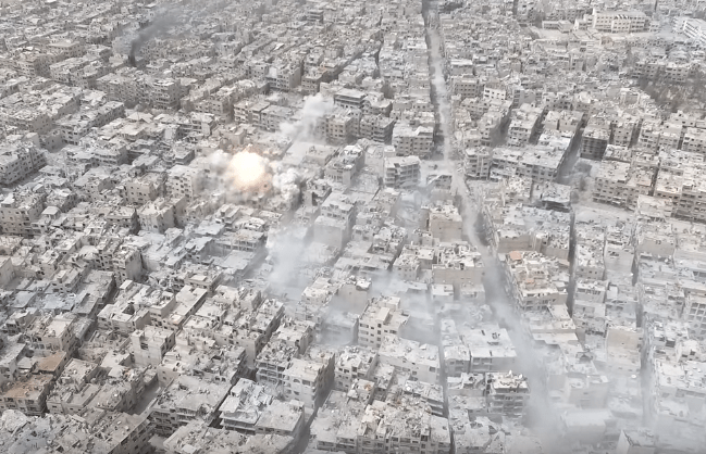 Video: Süd-Damaskus-Drohne filmt Gefechte zwischen IS und syrischen Regierungskräften