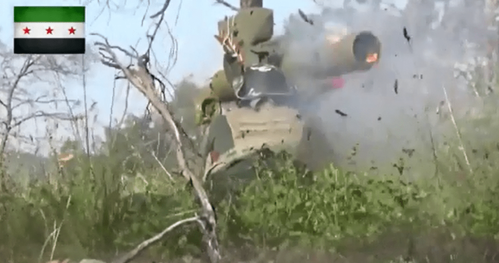 Video: Nord-Lattakia: Türkisch gestützte Terroristen nehmen mit ATGM, syrische Soldaten unter Beschuss.&nbsp;(18+!!!)