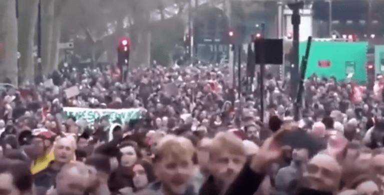 In Video: Anti-Lockdown-Proteste weltweit! Nicht für die Mainstream-Audienz bestimmte Bilder…“We are&nbsp;many!“